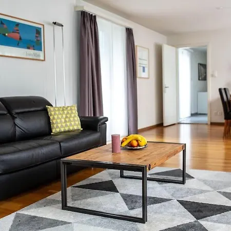 1 Bedroom Flat Center Near - D7 Apartment *