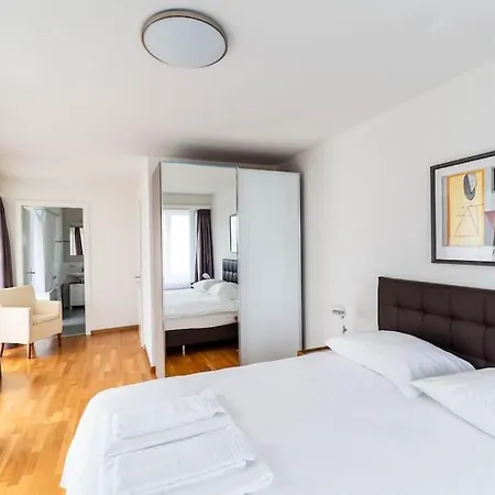 Apartment 1 Bedroom Flat Center Near - D7 *