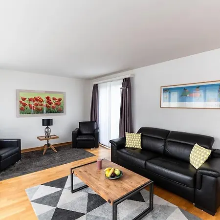 1 Bedroom Flat Center Near - D7 * ציריך