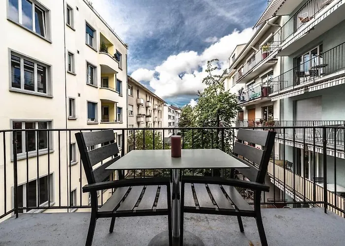 1 Bedroom Flat Center Near - D7