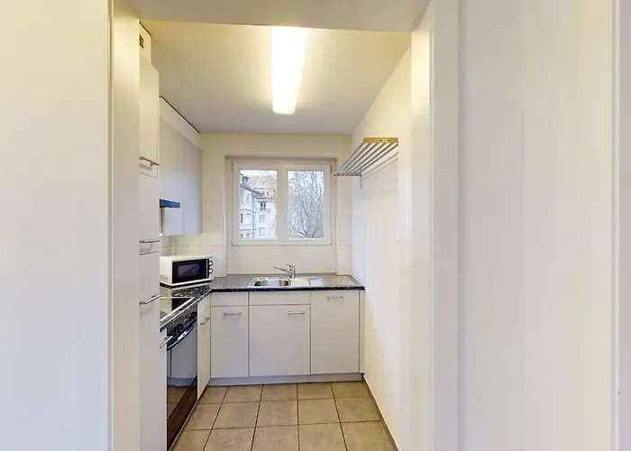 1 Bedroom Flat Center Near - D7 *