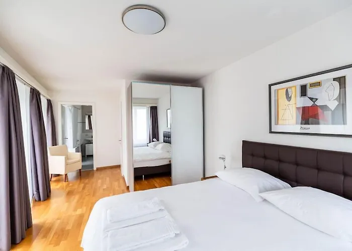 Апартаменти 1 Bedroom Flat Center Near - D7 *